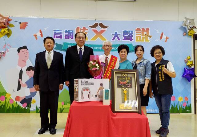 109年模範父親表揚(第1張/共7張)