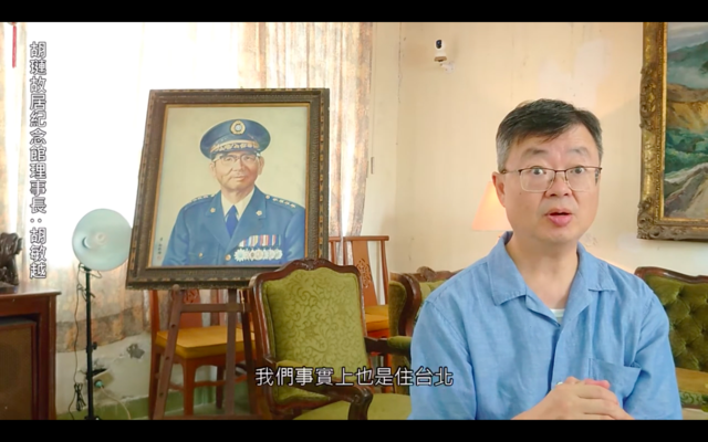 正在解說歷史故事